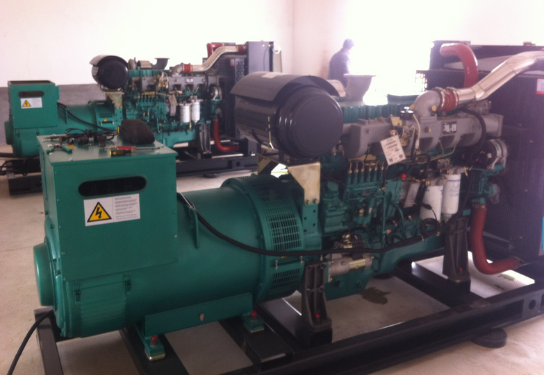 牧業(yè)公司300KW玉柴發(fā)電機(jī)組并機(jī)